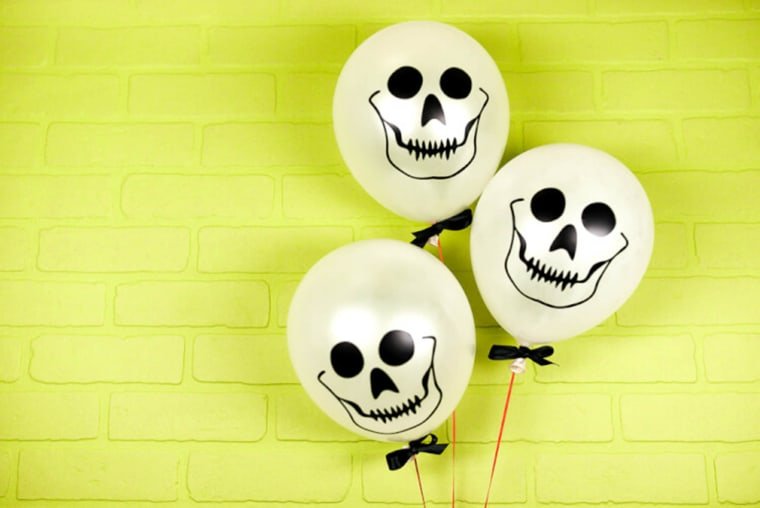 Skull balloons