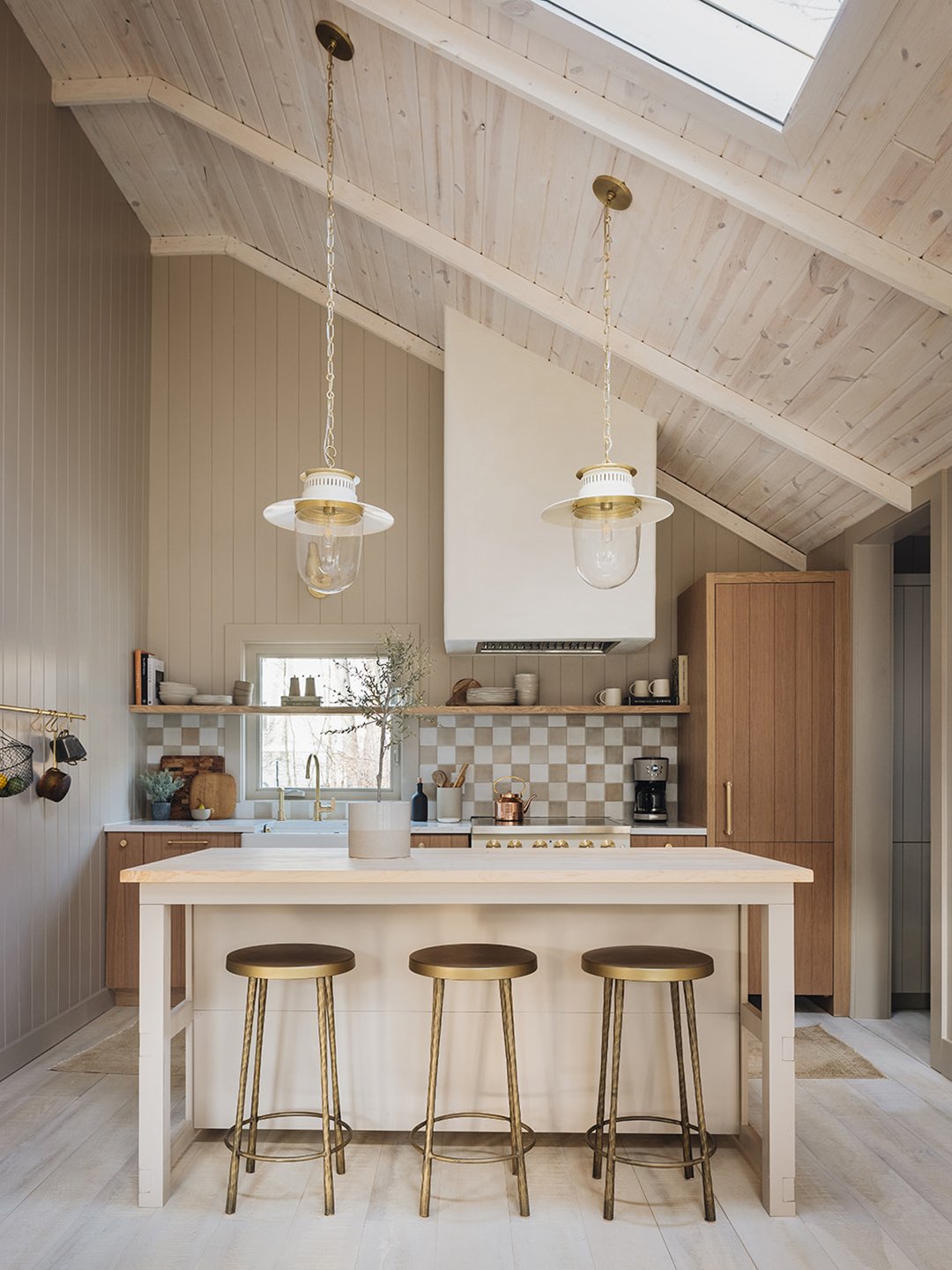 kitchen with vaulted ceilings