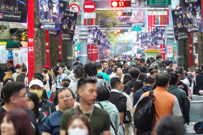Under 30s earn record average income