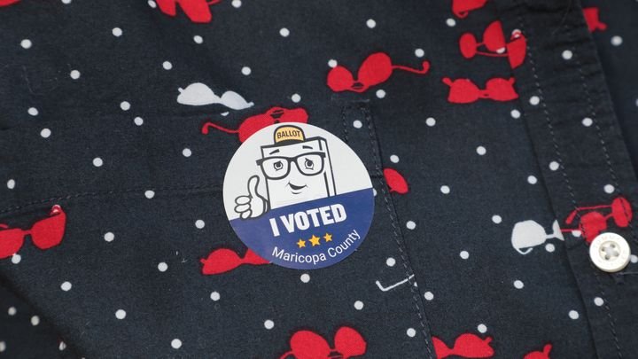 A sticker "I voted" distributed to voters in Maricopa County, Arizona (USA), on October 9, 2024. (VALENTINE PASQUESOONE / FRANCEINFO)