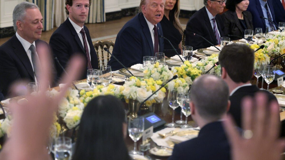 Big Tech asks H-1B workers not to leave the country because of Trump's new policy